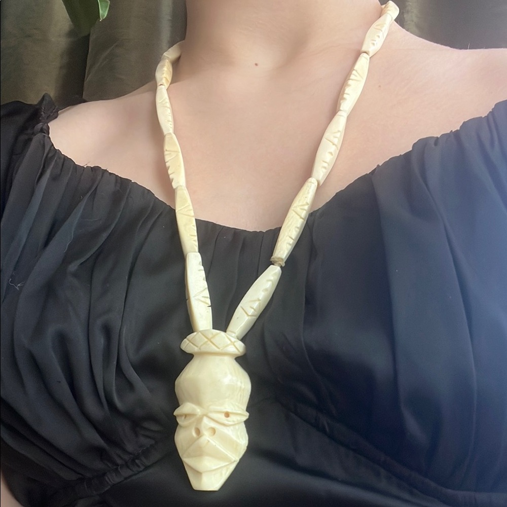 Vintage tribal African style yellow onyx necklace🤍🌺